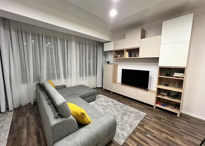 Stylish Newly Renovated Apt Feels Like Second Home